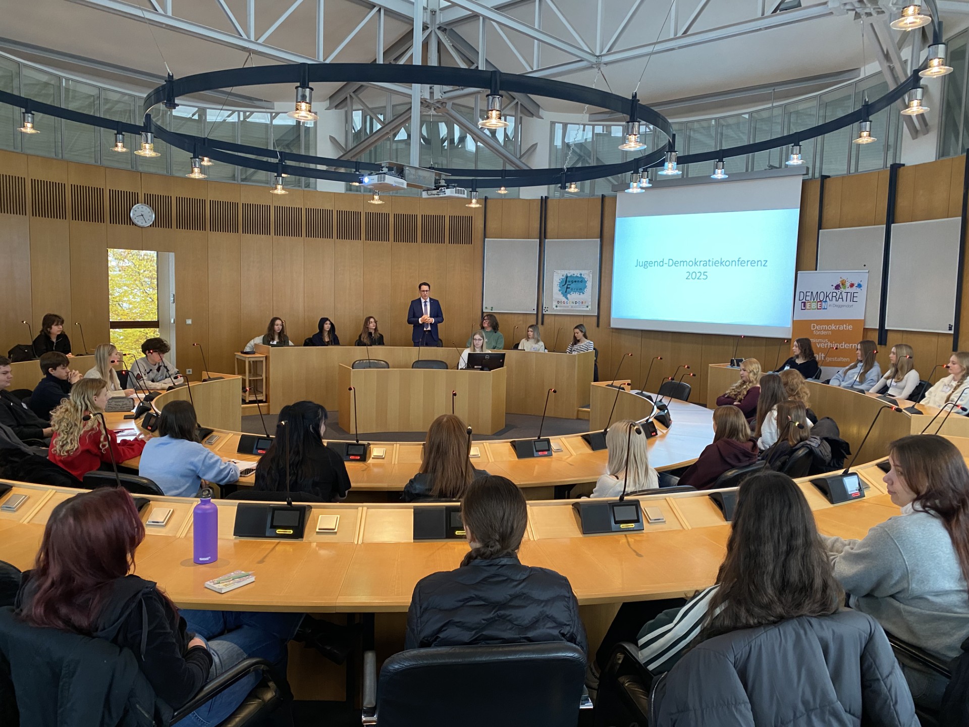 Jugenddemokratiekonferenz